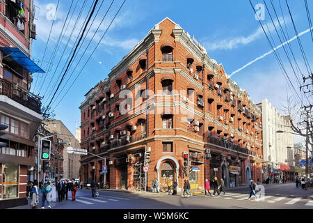 Vue de l'ancien Shanghai Industrial Bank au coin de Sichuan Road et route Dianchi à Shanghai, Chine, le 15 avril 2019. L'ancien Shanghai JE Banque D'Images