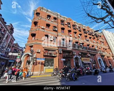 Vue de l'ancien Shanghai Industrial Bank au coin de Sichuan Road et route Dianchi à Shanghai, Chine, le 15 avril 2019. L'ancien Shanghai JE Banque D'Images