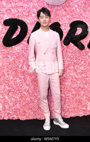 --FILE--acteur chinois Huang Xuan assiste à un événement promotionnel par Dior à Pékin, Chine, 10 janvier 2019. Banque D'Images