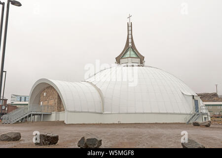 L'église en forme d'Igloo à Iqaluit, Nunavut au Canada Banque D'Images