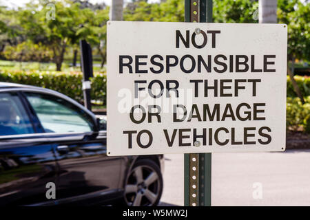 Floride, Broward, fort ft. Lauderdale,Coral Springs,parking,panneau,avertissement,avertissement,non-responsabilité,non responsable du vol,dommages,voiture,FL091213044 Banque D'Images