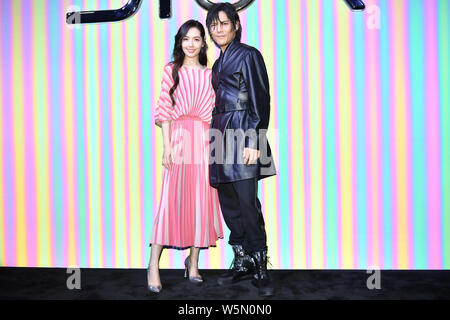 L'actrice taïwanaise Bea Hayden Guo et fiancé acteur Hong Kong Jacky Heung Cho assister au cocktail d'ouverture pour le pop up store de Dior à Chengdu Banque D'Images