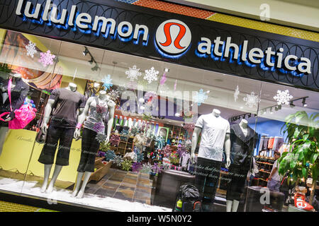 Palm Beach Gardens Florida, The Gardens Mall, Lululemon Athletica vêtements de yoga vêtements d'athlétisme exercice, vêtements de sport shopping de mode exposition au détail Banque D'Images