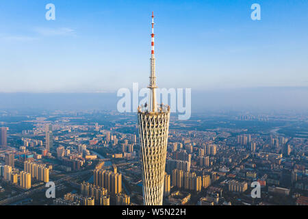 Une vue sur la Tour de Canton dans la ville de Guangzhou, province du Guangdong en Chine du Sud, 16 avril 2019. Le Canton Guangzhou officiellement, la Tour astronomique TV Banque D'Images
