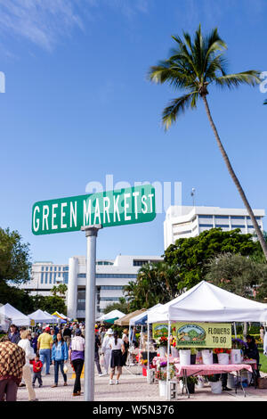 West Palm Beach Florida,Greenmarket,Green Farmers Market,vendeurs stall stalles stands stand marché du stand,produits locaux,shopping shopper shoppers Banque D'Images