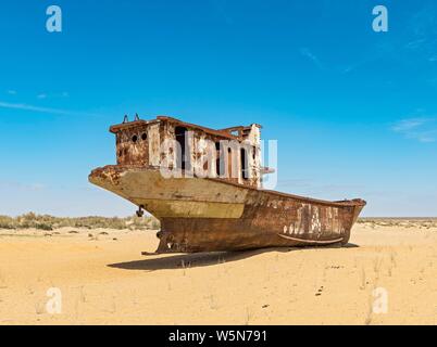 Cimetière de Navires, sec d'Aral, Moynaq, Ouzbékistan, Moynak Banque D'Images