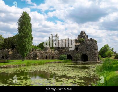 Stein, de l'île Parc Worlitzer, UNESCO World Heritage Garden Kingdom Dessau-Worlitz, Dessau-Rosslau, Saxe-Anhalt, Allemagne Banque D'Images