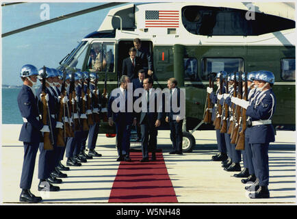 Chef de l'Etat Visite de West Chancelier allemand Willy Brandt à Key Biscayne, Floride. ; la portée et contenu : Sur la photo : Willy Brandt, Richard M. Nixon. Sujet : Chef de l'État visite. Banque D'Images