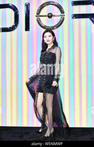 L'actrice chinoise Tian Jing arrive pour le cocktail d'ouverture pour le pop up store de Dior dans la ville de Chengdu, dans le sud-ouest de la province chinoise du Sichuan, 23 Banque D'Images