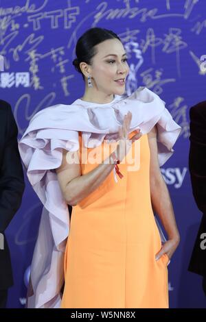 L'actrice Carina Lau Hong Kong comporte, elle arrive sur le tapis rouge pour le 9e Festival International du Film de Beijing 2019 à Beijing, Chine, 13 avril 2 Banque D'Images