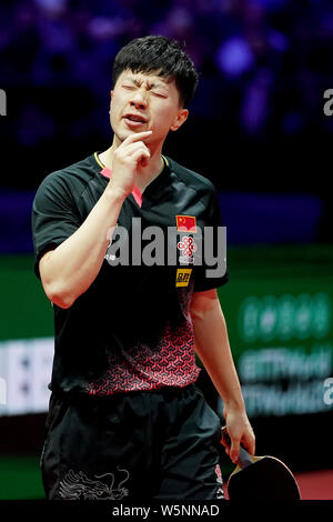 Ma longue de Chine célèbre après avoir marqué contre Liang Jingkun de Chine dans leur match de demi-finale du simple messieurs au cours de la monde ITTF 2019 Liebherr Banque D'Images