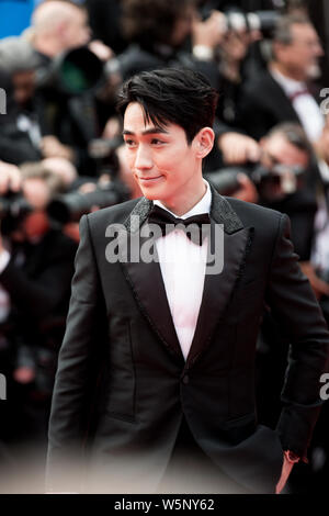 L'acteur chinois Zhu Cang Yue pose comme il arrive sur le tapis rouge pour le 72e Festival International du Film de Cannes à Cannes, France, 21 mai 2019. Banque D'Images