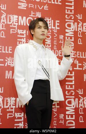 Chanteur taïwanais Lin Yanjun, également connu sous le nom de Evan, Lin garçon chinois de neuf pour cent du groupe assiste à l'exposition Chanel Mademoiselle prive à Shanghai, C Banque D'Images