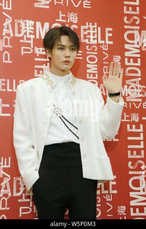 Chanteur taïwanais Lin Yanjun, également connu sous le nom de Evan, Lin garçon chinois de neuf pour cent du groupe assiste à l'exposition Chanel Mademoiselle prive à Shanghai, C Banque D'Images