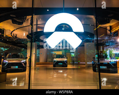 --FILE--Vue d'un magasin concessionnaire de NIO à Shanghai, Chine, le 27 avril 2019. NIO Inc., un pionnier de la Chine's premium marché du véhicule électrique, annoncé Banque D'Images