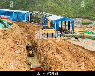 Du travail des travailleurs chinois sur le site de construction pour l'hiver de Beijing 2022 Jeux Olympiques à Beijing, Chine, 8 mai 2019. La courte piste chinoise spee Banque D'Images