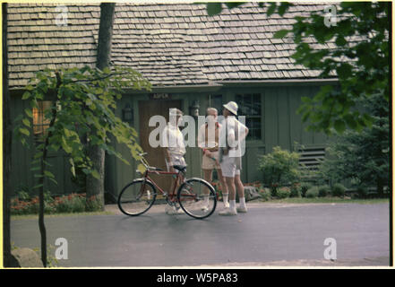 Jimmy Carter confère avec Zbigniew Brzezinski et Cyrus Vance à Camp David. Banque D'Images