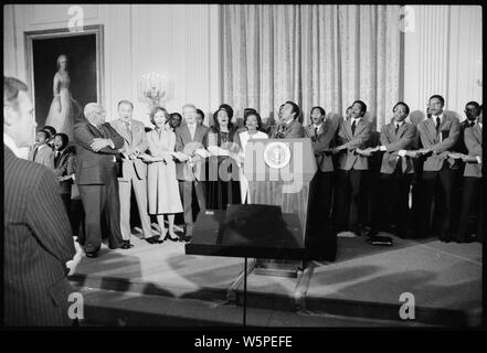 Jimmy Carter avec Coretta Scott King, Martin Luther King, Sr. et d'autres droits civils pour les dirigeants de la Maison Blanche une réception en l'honneur de Martin Luther King, Jr. Banque D'Images