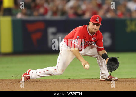 Anaheim, Californie, USA. 29 juillet 2019 : Los Angeles Angels de troisième but Matt Thaiss (23) Les champs une Talonnette femme ESD pour la troisième base pendant le jeu entre les Tigers de Detroit et les Los Angeles Angels of Anaheim au Angel Stadium à Anaheim, CA, (photo de Peter Renner and Co, Cal Sport Media) Banque D'Images