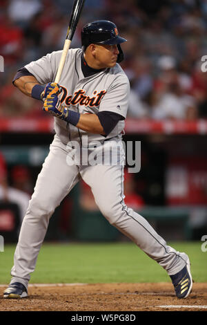 Anaheim, Californie, USA. 29 juillet 2019 : premier but des Detroit Tigers Miguel Cabrera (24) les chauves-souris pour les tigres pendant le jeu entre les Tigers de Detroit et les Los Angeles Angels of Anaheim au Angel Stadium à Anaheim, CA, (photo de Peter Renner and Co, Cal Sport Media) Banque D'Images