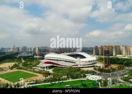 Une vue sur le stade du Centre sportif de Wuhan en rénovation en prévision de la prochaine 7e Jeux Mondiaux Militaires du CISM à Wuhan, Chine centrale' Banque D'Images