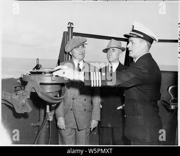 De gauche à droite : le Président Harry S. Truman, le secrétaire d'État James Byrnes, le capitaine J. H. Foskett, Commandant de l'U. de S. S. Augusta. Ils sont en route pour la Conférence de Potsdam en Allemagne. Banque D'Images