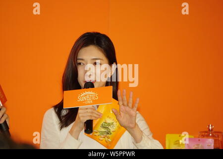 L'actrice chinoise Jiang Shuying, également connu sous le nom de Maggie Jiang, assiste à un événement promotionnel pour Sunbites à Shanghai, Chine, 10 mai 2019. Banque D'Images