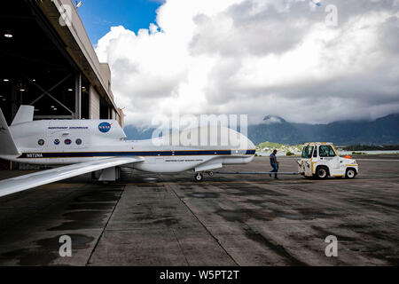 Le Northrop Grumman RQ-4 Global Hawk est utilisé comme une haute altitude longue endurance la plate-forme à l'actif des États-Unis dans le monde entier. La NASA et Northrop Grumman va travailler sur le Global Hawk à bord Marine Corps Base Hawaii pour tester ses capacités de vol. (U.S. Marine Corps photo de la FPC. Samantha Sanchez) Banque D'Images