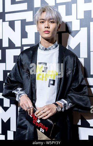 Chanteur taïwanais Lin Yanjun, également connu sous le nom de Evan, Lin garçon chinois de neuf pour cent du groupe assiste à une célébration partie à lancer de nouveaux produits LongchampLGP Banque D'Images
