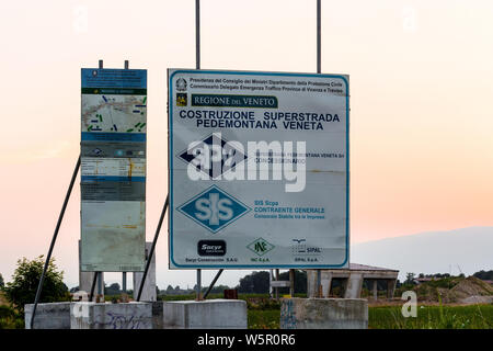 Italie Vénétie Pedemontana Veneta l'autoroute en construction - road Sign Banque D'Images