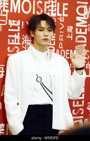 Chanteur taïwanais Lin Yanjun, également connu sous le nom de Evan, Lin garçon chinois de neuf pour cent du groupe assiste à l'exposition Chanel Mademoiselle prive à Shanghai, C Banque D'Images
