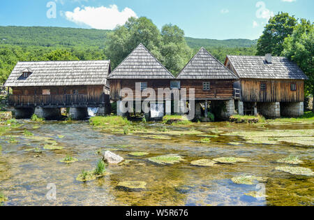 Les moulins à eau en bois sur la rivière du Castella springs, Croatie Banque D'Images