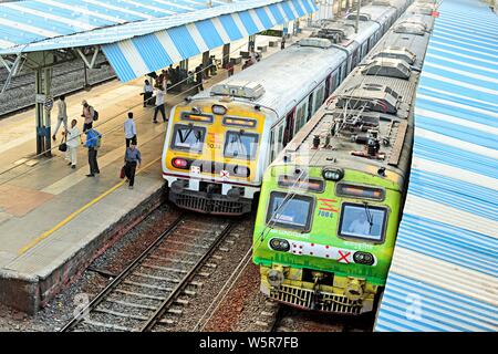 Mahim Junction Railway Station road Mumbai Maharashtra Inde Asie Banque D'Images