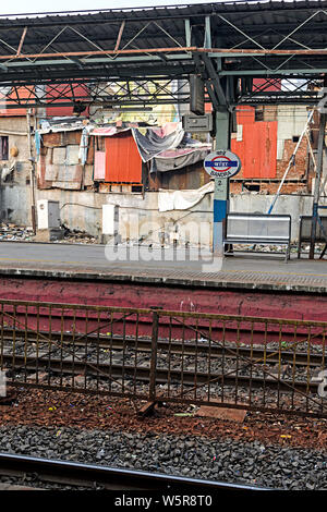 La gare de Bandra Mumbai Maharashtra Inde Asie Banque D'Images