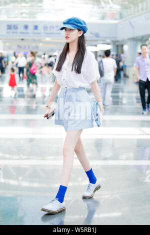 L'actrice chinoise nés en Australie Chanson Yangfei, également connu sous le nom de Cecilia Boey, arrive à l'aéroport international Beijing Capital avant le départ à Bei Banque D'Images