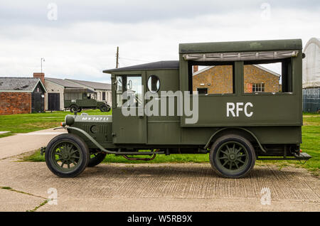 Réplique du Royal Flying corps vintage, camion RFC, véhicule à l'aérodrome Stow Maries, première Guerre mondiale, transport aéroportuaire de la Grande Guerre Banque D'Images