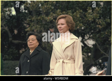 Madame Zhuo Lin et Rosalynn Carter lors de la cérémonie d'arrivée de Vice-Premier Ministre de la Chine. Banque D'Images