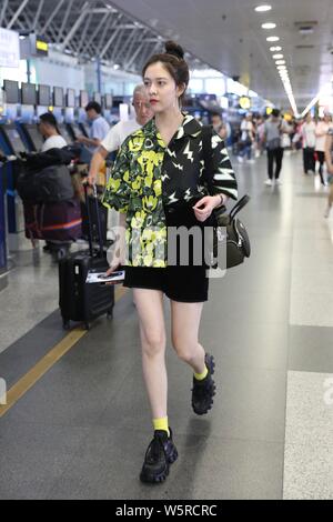 L'actrice chinoise nés en Australie Chanson Yangfei, également connu sous le nom de Cecilia Boey, arrive à l'aéroport international Beijing Capital avant le départ à Bei Banque D'Images