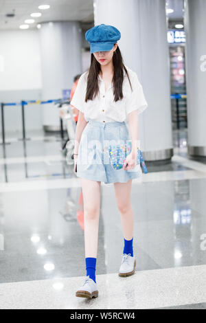 L'actrice chinoise nés en Australie Chanson Yangfei, également connu sous le nom de Cecilia Boey, arrive à l'aéroport international Beijing Capital avant le départ à Bei Banque D'Images