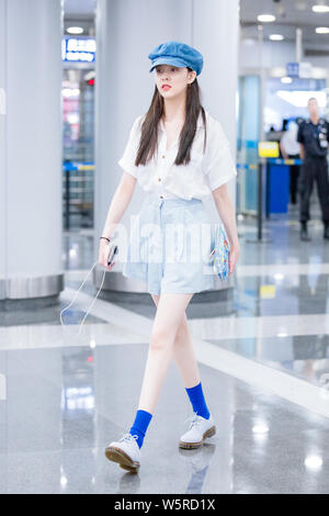 L'actrice chinoise nés en Australie Chanson Yangfei, également connu sous le nom de Cecilia Boey, arrive à l'aéroport international Beijing Capital avant le départ à Bei Banque D'Images
