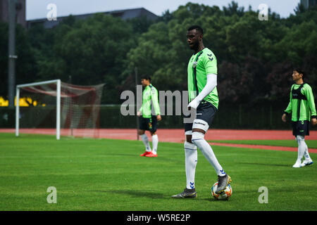 Joueur de football australien Bernie Ibini-Isei, également connu simplement comme Bernie Ibini, de Corée du Sud de Jeonbuk Hyundai Motors FC prend part à une session de formation s Banque D'Images