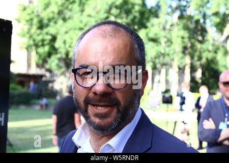 Paul Scully, député de Sutton et Cheam. Vice-président du parti conservateur. Page du portefeuille de Russell Moore. Banque D'Images