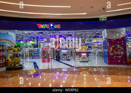 --FILE--Vue d'un magasin de Toys R Us à Shanghai, Chine, 22 mars 2019. Toys R Us, un jouet, la marque prévoit de doubler ses magasins je Banque D'Images