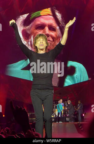 Les Rolling Stones en concert au Stade de France, le 13 juin 2014. Le chanteur Mick Jagger sur scène. Les Rolling Stones" de l'Amérique du Nord 2019 Banque D'Images