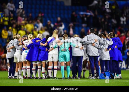 Les joueurs de United States women's national soccer team célébrer après avoir battu la Suède l'équipe nationale de football des femmes dans le troisième tour de Grou Banque D'Images
