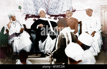 Mahatma Gandhi rencontre avec Annie Besant et Srinavasa Sastri Madras Inde Asie Septembre 1921 Banque D'Images