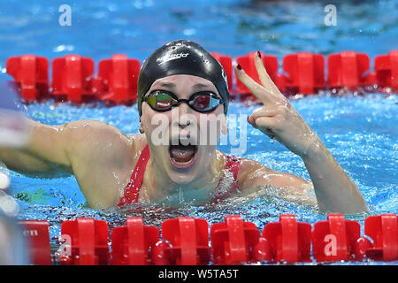 Annie Lazor des USA célèbre après avoir remporté le 200 m brasse Femmes lors de la 14e finale aux Championnats du Monde de Natation FINA (25m) à Hangzhou ci Banque D'Images