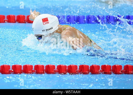 En plus de la concurrence de la Chine Zhang dans le 200m papillon lors de la 14e finale aux Championnats du Monde de Natation FINA (25m) dans la ville de Hangzhou, Chine de l'est Z Banque D'Images