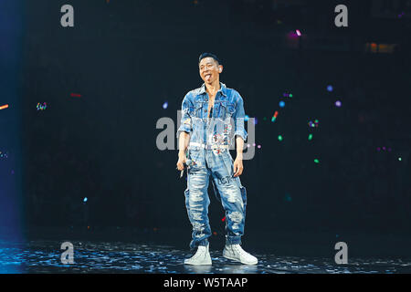 Hong Kong l'acteur et chanteur Andy Lau Te-wa effectue durant son concert à Hong Kong, Chine, 15 décembre 2018. Il y a déjà huit ans que Andy Lau Banque D'Images