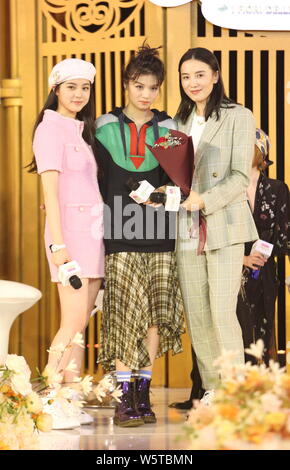 (De gauche) musicien taïwanais et l'actrice Nana Ou-Yang ou Ouyang Nana, comédienne Chun Xia, et l'actrice et chanteuse Song Jia, également connu sous le nom de Xiao Jia Song Banque D'Images